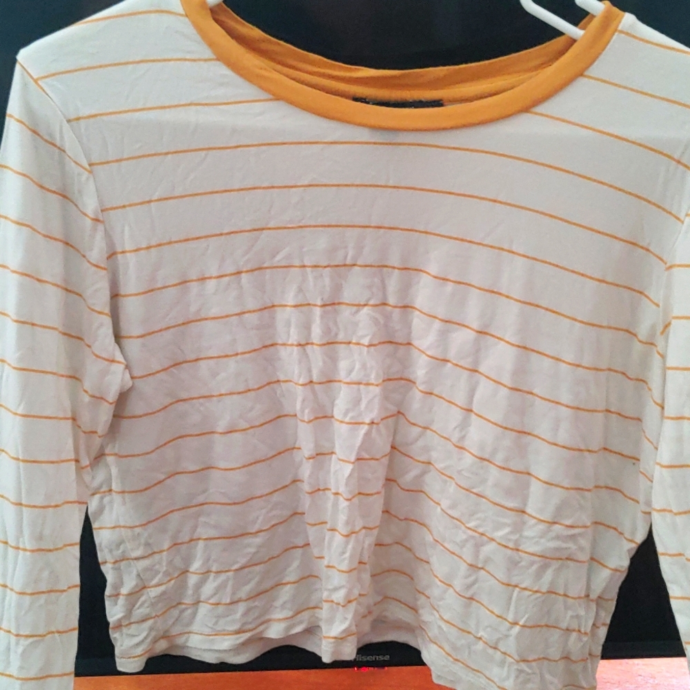 Long sleeve yellow striped white crop top with long sleeves